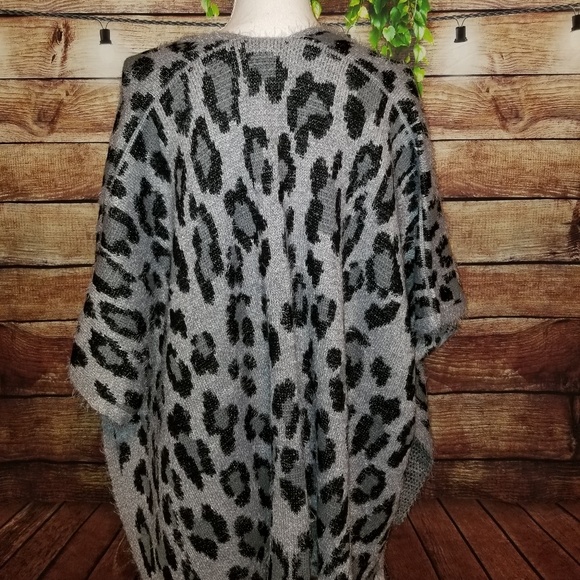 Fuzzy Leopard Print Vest - Grey Fits Reg & Plus - Picture 4 of 5